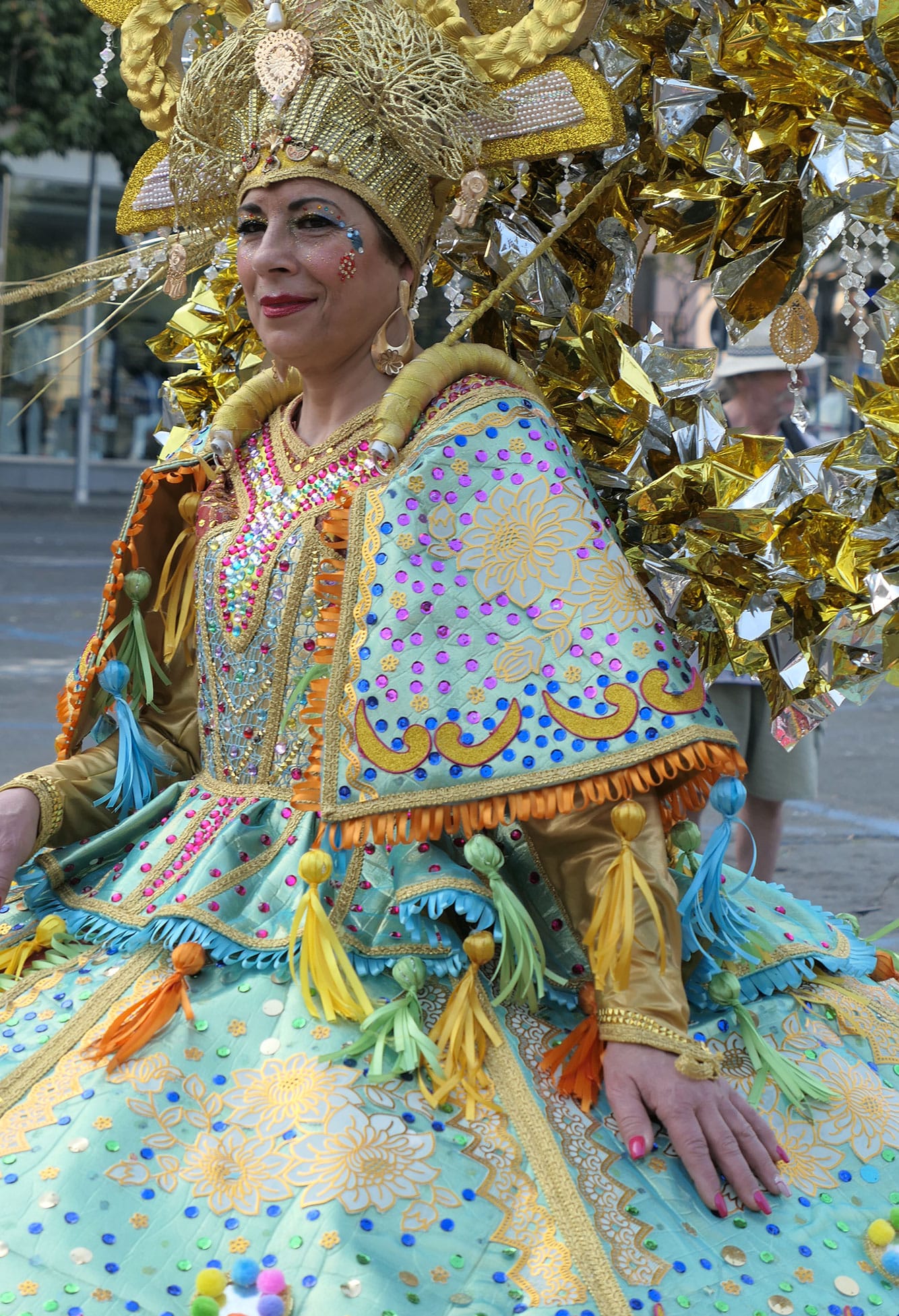 femme pendant le Carnaval des fleurs-Acireale-Crédit Numéro Une