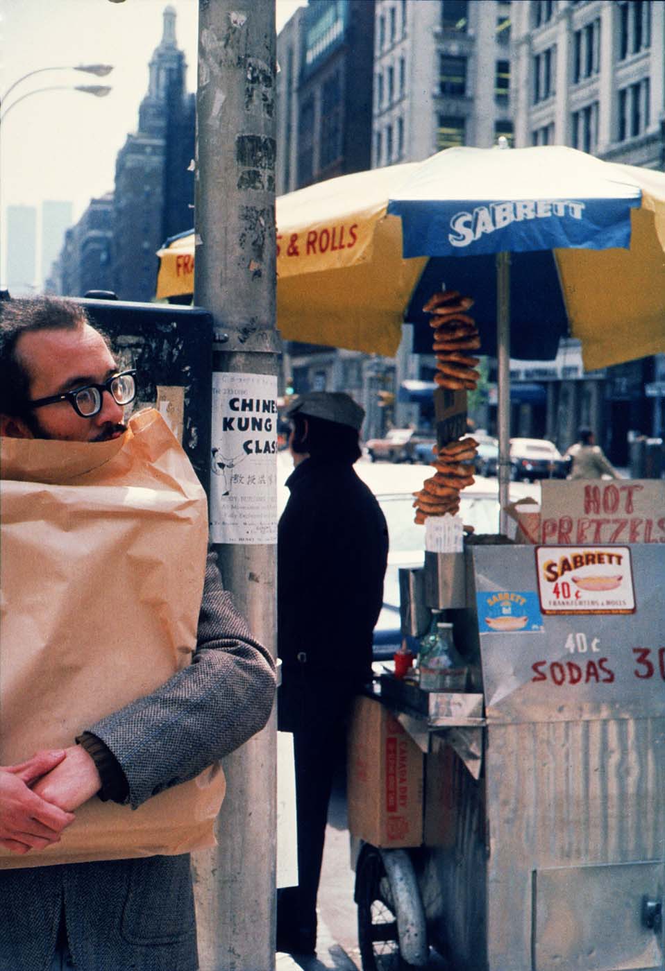 homme et son paquet, Helen Levitt