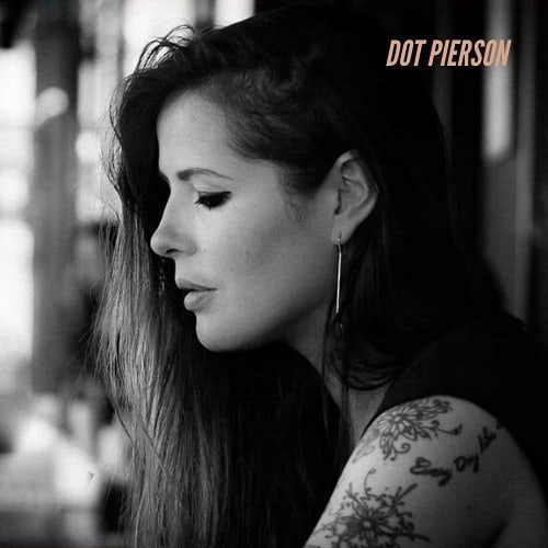 CES FEMMES INSPIRANTES ⚡⠀
En mars, nous avions envie de partager avec vous les réponses de 8 femmes qui nous ont parlé de celles qui les inspirent au quotidien... ⠀
2ème shoot d'inspiration 100% féminin avec l'artiste et autrice @dot_pierson⠀
⠀
⠀
👉Il suffit de prendre tous les livres de Pénélope Bagieu, de les ouvrir, pour se dire que toutes les « culottées » dont elle raconte l’histoire sont inspirantes. Pour moi, il y à Anaïs Nin, évidemment. Frida Kahlo, forcément. Il y a aussi beaucoup de musiciennes, comme PJ Harvey, des actrices, comme Meryl Streep. Et j’adore Julie Delpy, qui a fait des films formidables, qui a une carrière exceptionnelle. Il y a aussi Michelle Obama, c’est mon héroïne, et j’aime beaucoup Alexandra Occasio-Cortez, la femme politique qui est devenue la plus jeune candidate élue au Congrès américain. Retrouvez l’intégralité de son interview sur le site de Numéro Une #linkinbio⠀
⠀ ⠀
📷 Credit : Juliette Monier
#NuméroUne #dotpierson #femmesinspirantes #8mars #girlpower #égalité #sororité #womenrights #empowerment #féminisme #paris #nantes #marseille